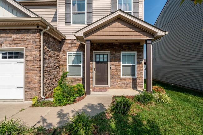 Foto del edificio - **WELL MAINTAINED, 2016-BUILT HOME IN DESIRABLE BELLE ARBOR NEIGHBORHOOD**