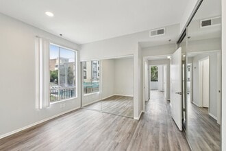 Interior Photo - 845 S. Kingsley
