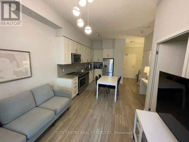 Building Photo - 4085-4085 Parkside Village Dr