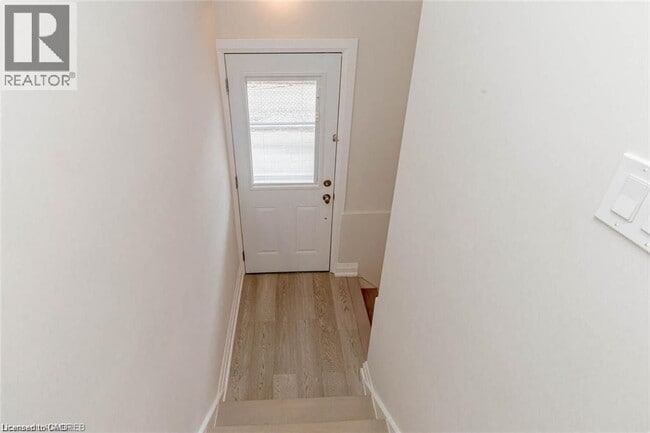 Building Photo - 128 Clarendon Ave