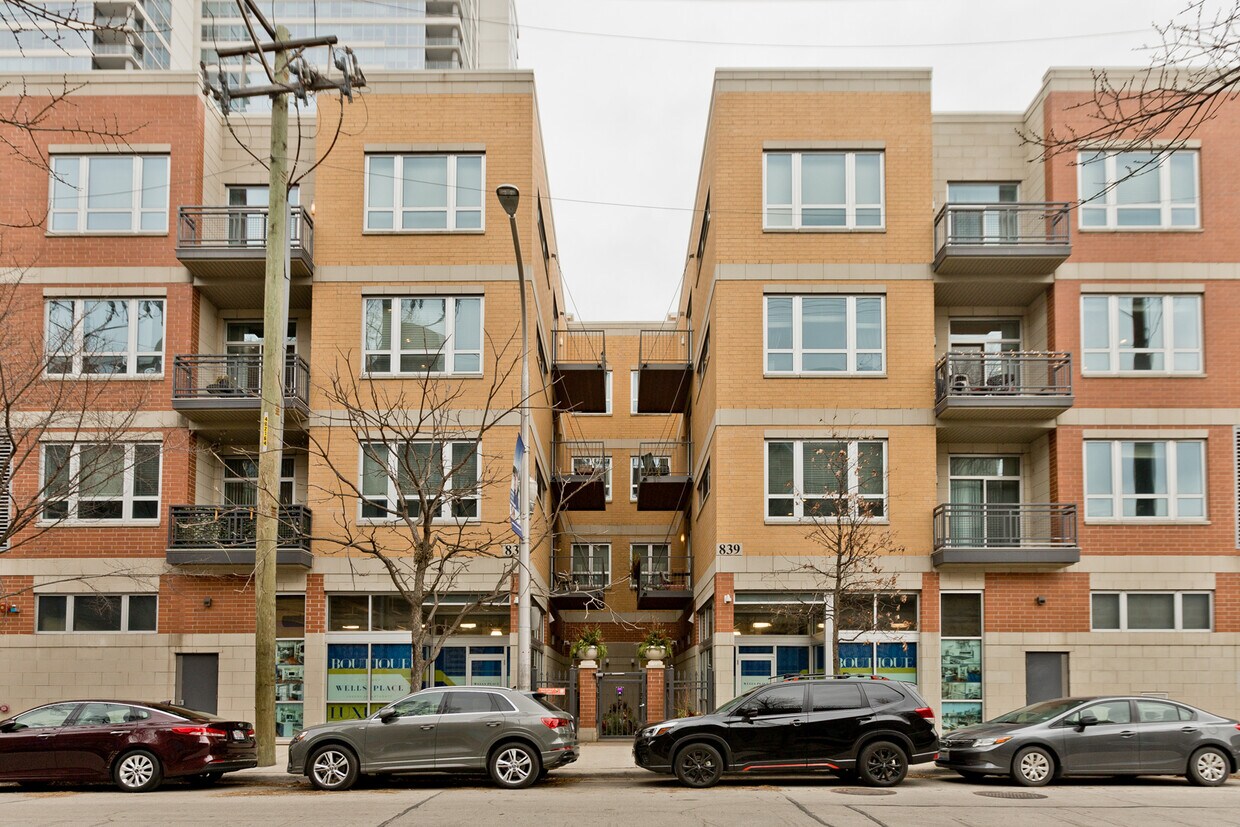 Primary Photo - 839 S Wells St