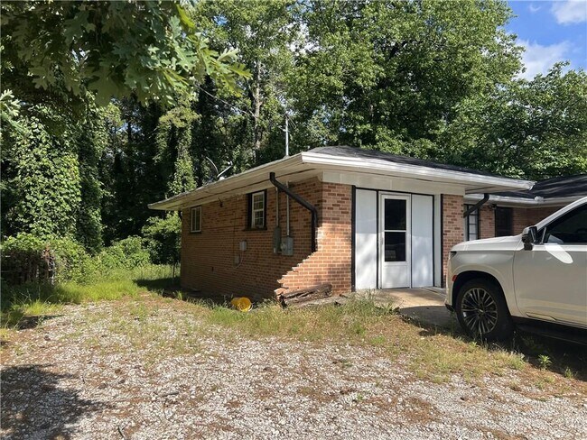 Building Photo - 763 N Hairston Rd
