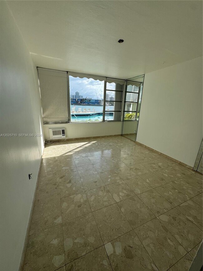 Foto del edificio - 10281 E Bay Harbor Dr