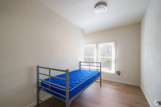 3 habitaciones, 2 baños - 650 pies cuadrados - Dormitorio - 2211 Channing Way