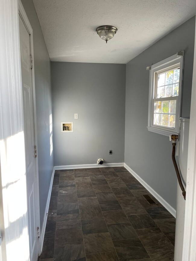 Building Photo - 211 Atlantis Way