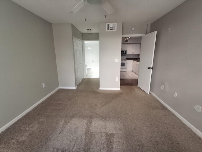 Building Photo - 4836 N State Rd 7