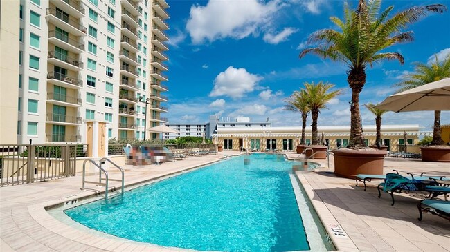 Building Photo - 800 N Tamiami Trail