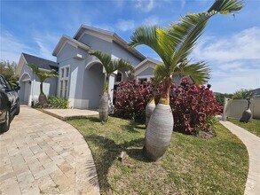 Building Photo - 12913 Islamorada Dr