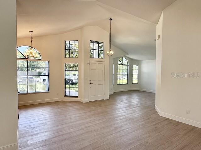 Foto del edificio - 553 Walnut Grove Pl
