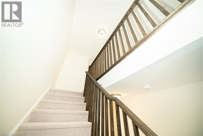 Photo du bâtiment - 20 Dennis Ave