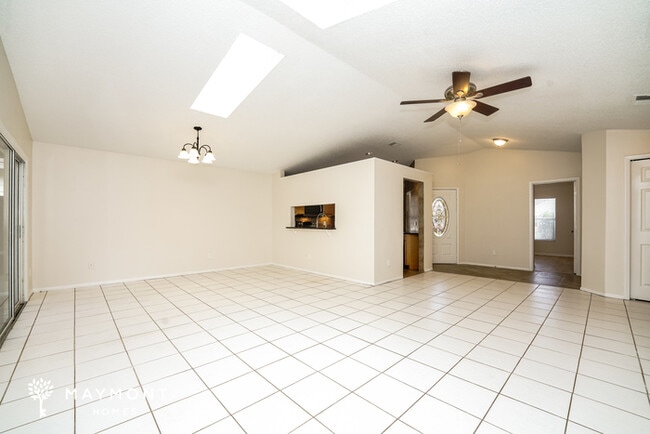 Foto del edificio - 5874 Woodpoint Terrace