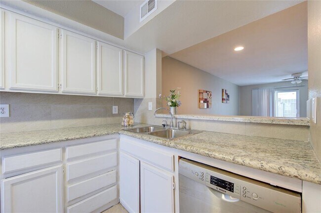 Building Photo - 12653 Windsor Village Dr