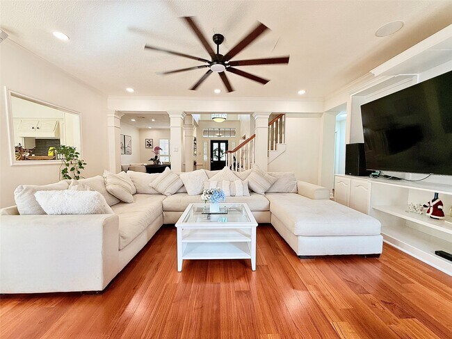 Foto del edificio - 16002 Garden Hill Ln