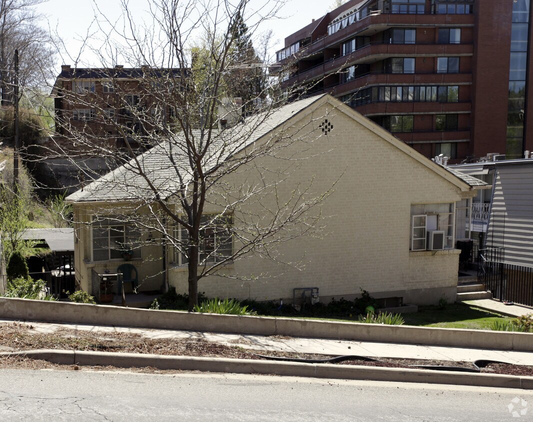 Building Photo - 148 E 3rd Ave