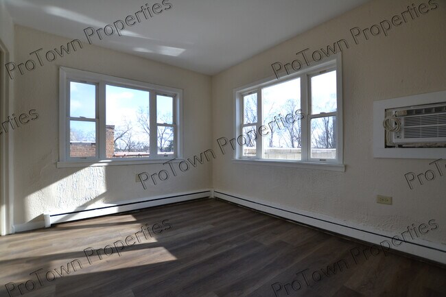 Foto del edificio - 226 N Broadway St