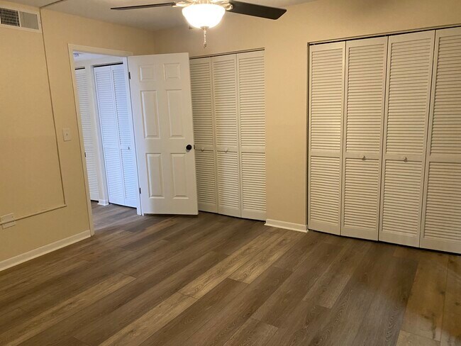 Foto del edificio - 2420 Winding Creek Blvd
