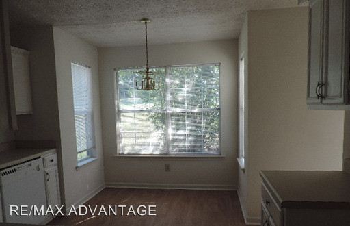 Building Photo - 10442 Wrens Dr