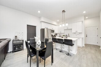 Building Photo - 4613 Ireland St