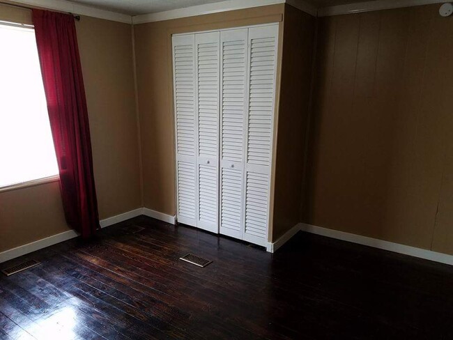 Bedroom, hardwood flooring, closet. - 1000 Mona Street