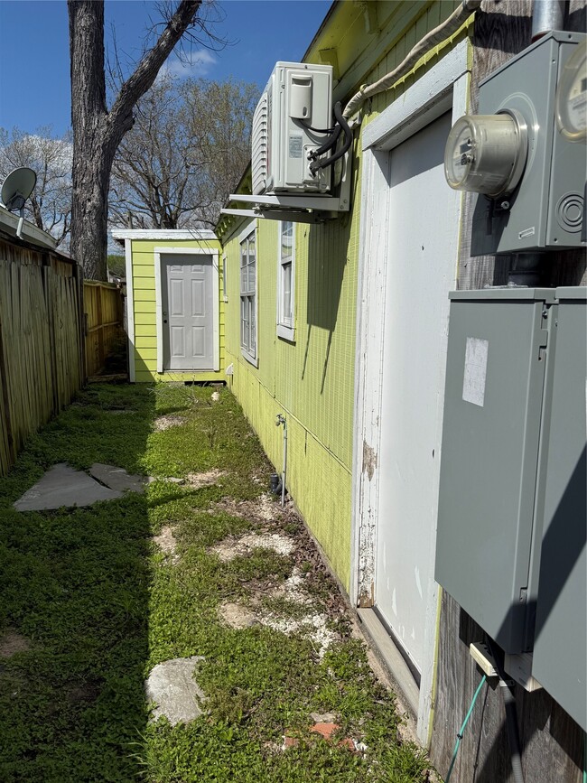 Building Photo - 4315 Chapman St