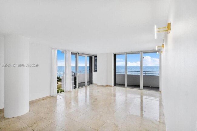 Foto del edificio - 8911 Collins Ave