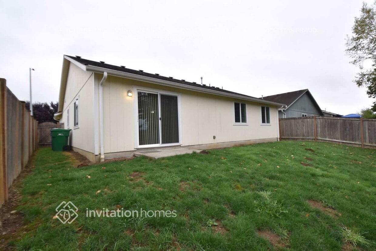 Building Photo - 10612 63rd Dr NE