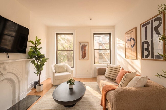 Building Photo - 336 W 46th St