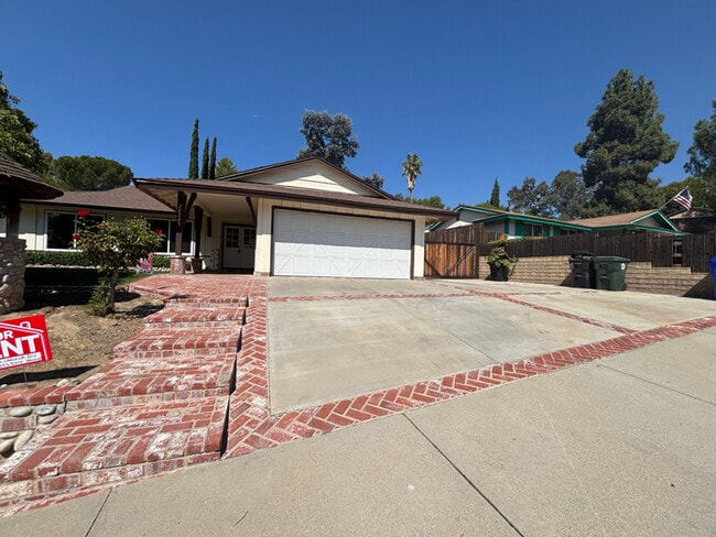 Building Photo - 28205 Oaklar Dr