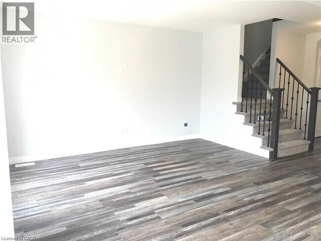 Photo du bâtiment - 5 Sparrow Ave