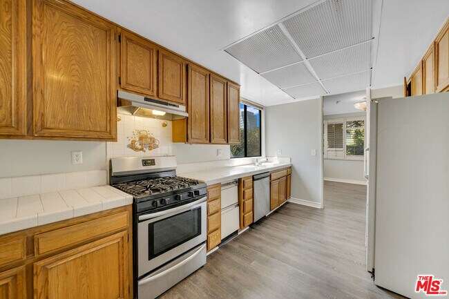 Foto del edificio - 12124 Goshen Ave