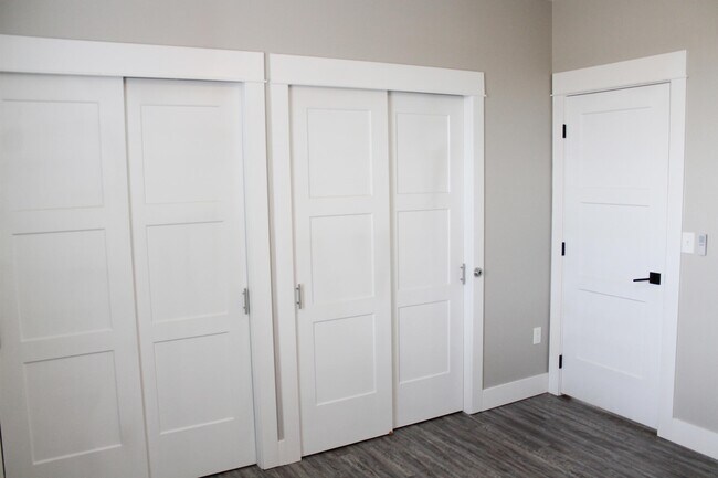 Building Photo - 1007 Sunrise Dr