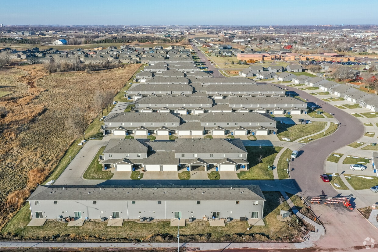 Foto principal - Beal Townhomes