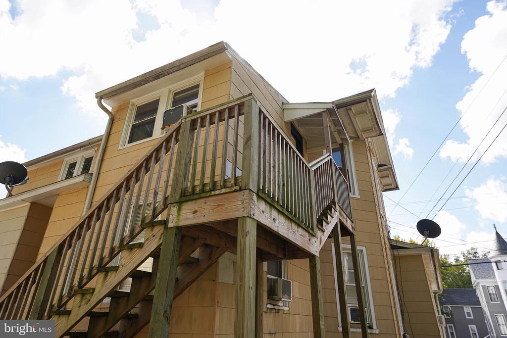 Primary Photo - 235 Newton St