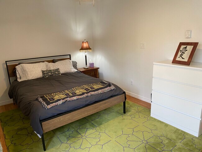Dormitorio (1) - 1851 Florida Rd