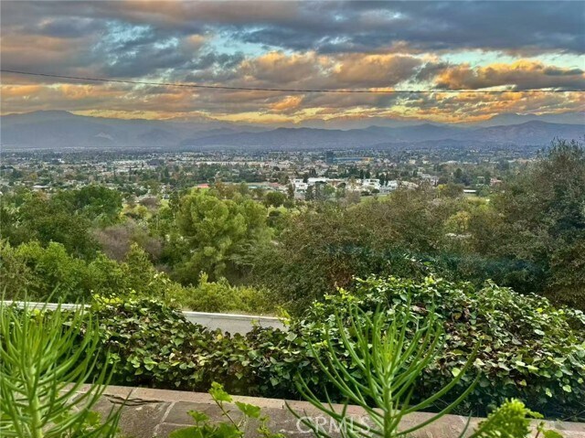 Foto del edificio - 2832 E Farview Ln