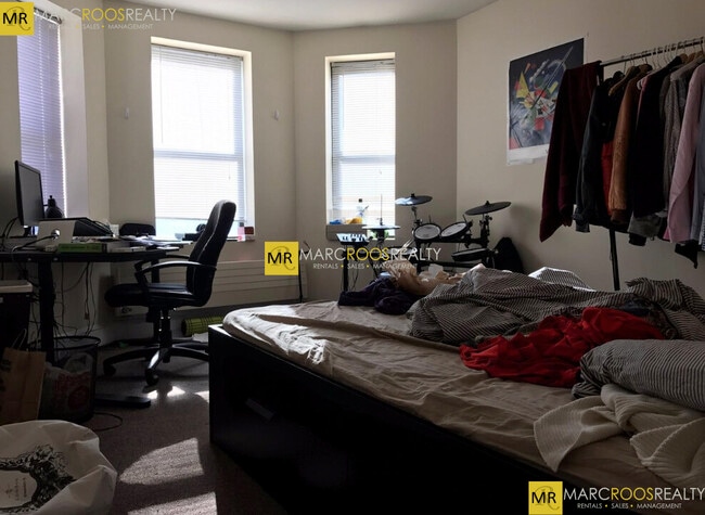 Building Photo - 856 Beacon St