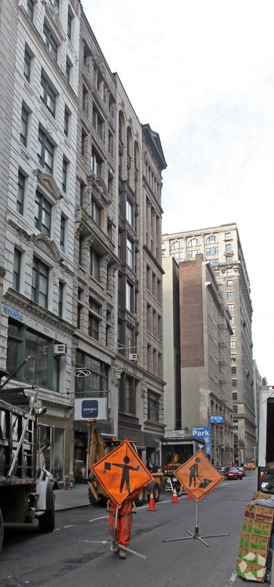 Primary Photo - 14 E 17th St