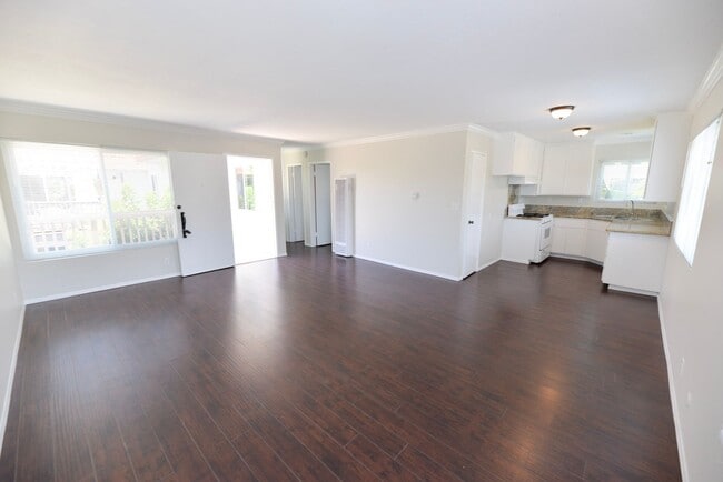 Foto del edificio - 248 Avenida Del Poniente