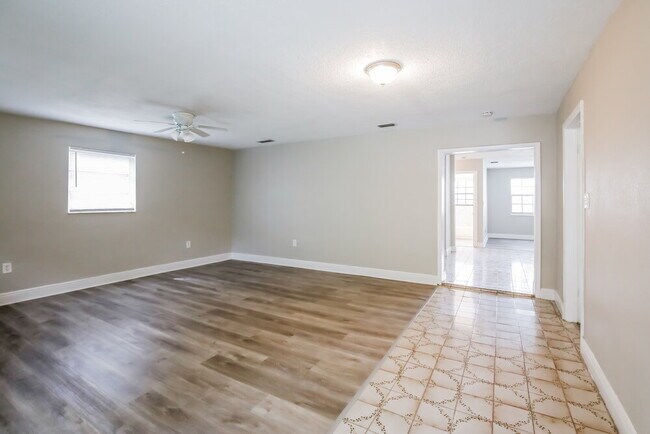 Foto del edificio - 20805 NW 38th Ave