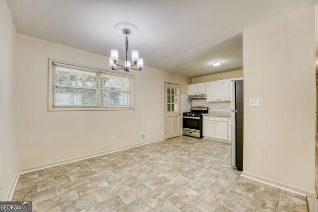 Foto del edificio - 1340 Pineglen Dr