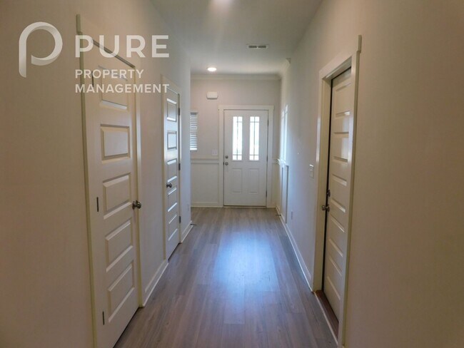 Foto del edificio - 672 The Heights Ln