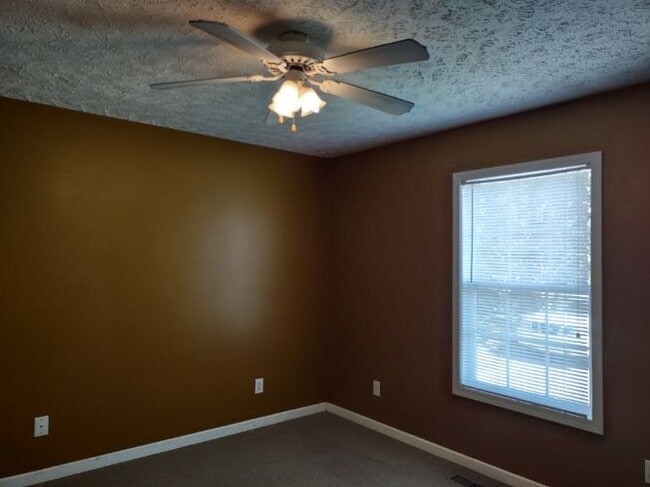 Building Photo - 1020 Hills Chapel Rd