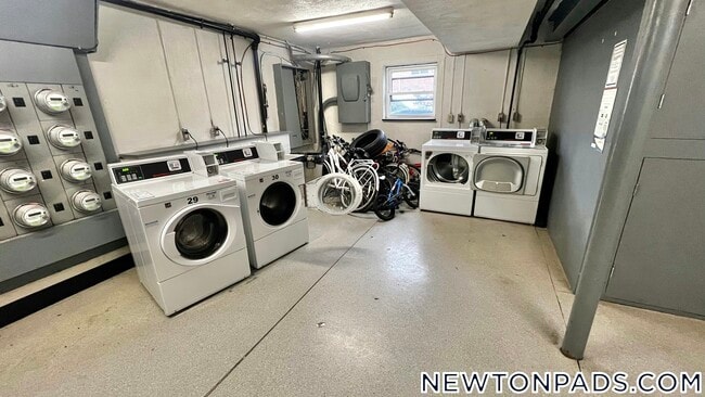 Building Photo - 282 Grove St