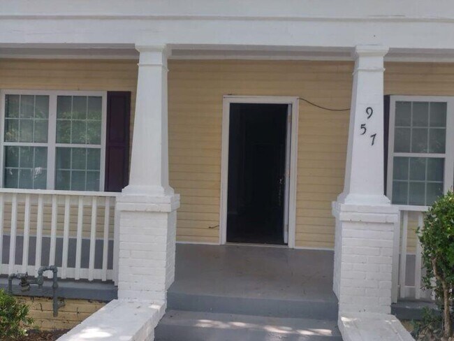 Foto del edificio - 957 Harwell St NW