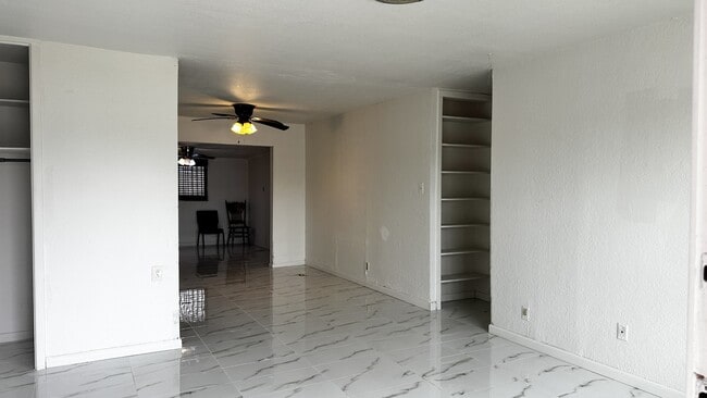 Building Photo - 5818 Glen Arbor Dr