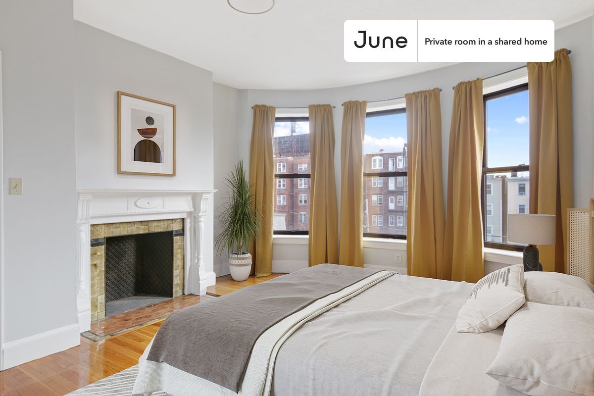 Foto principal - Private bedroom in 4 bed/2 bath Home