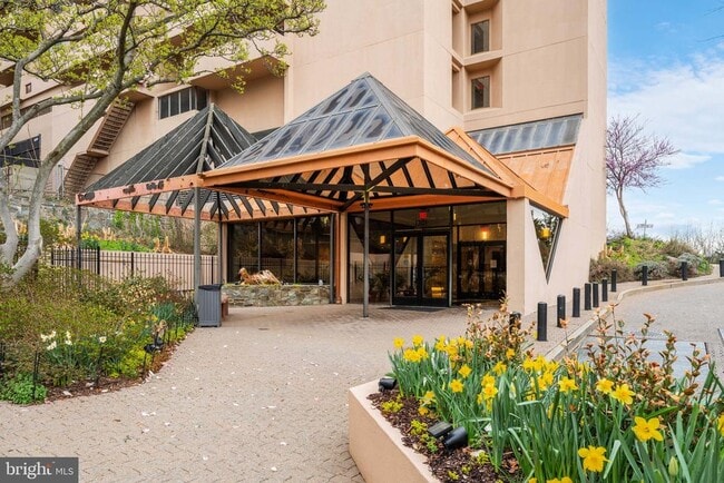 Building Photo - 1301 N Courthouse Rd