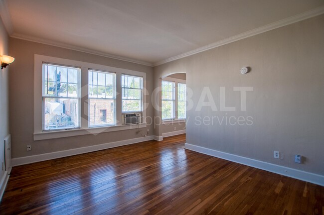 Foto del edificio - 678 Somerset Terrace NE