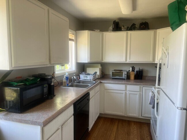 Foto del edificio - 3 bedroom 1 bathroom House in Virginia Village! *Move in Special*