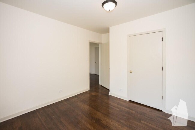 Foto del edificio - 5736 N Winthrop Ave